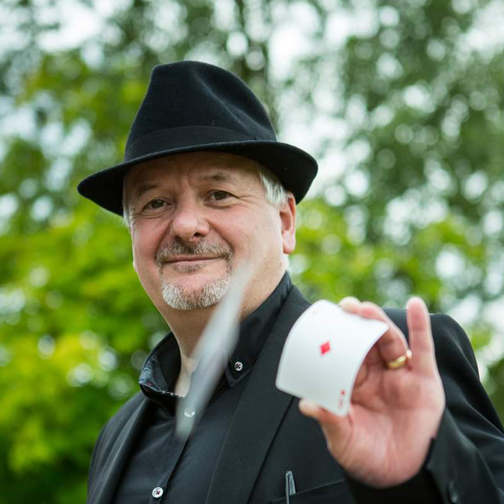 Cheshire-Celebration-magician